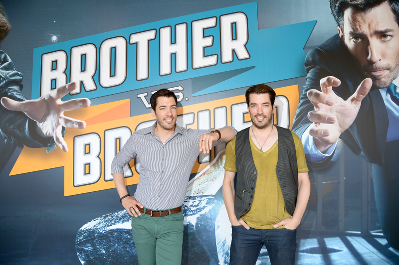 Illustration for article titled Photos of the Property Brothers Posing